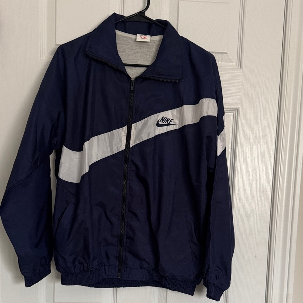 Nike Windbreaker in Navy and White